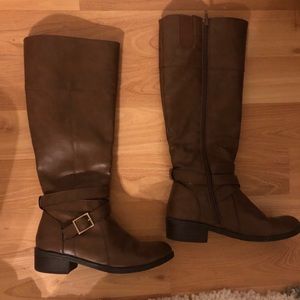 Size 8M Tan Boots